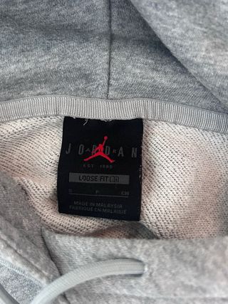 Sudadera Jordan Gris es tipo top mas corta