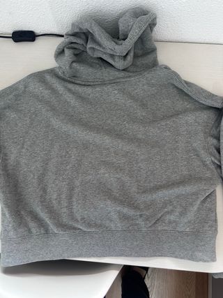 Sudadera Jordan Gris es tipo top mas corta