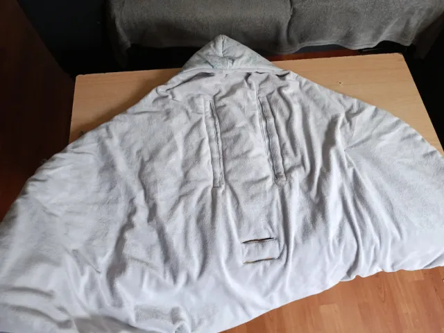 Mantita para silla o cuco con capucha