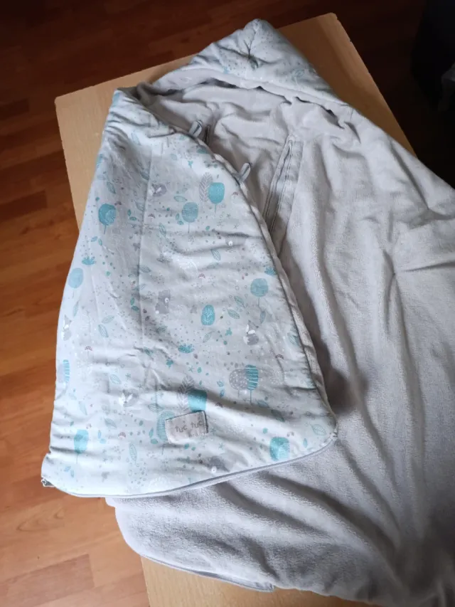 Mantita para silla o cuco con capucha