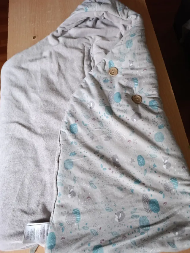 Mantita para silla o cuco con capucha