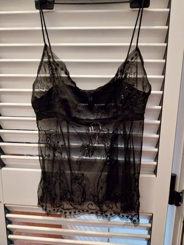 5€ cada prenda . Completamente nuevos .