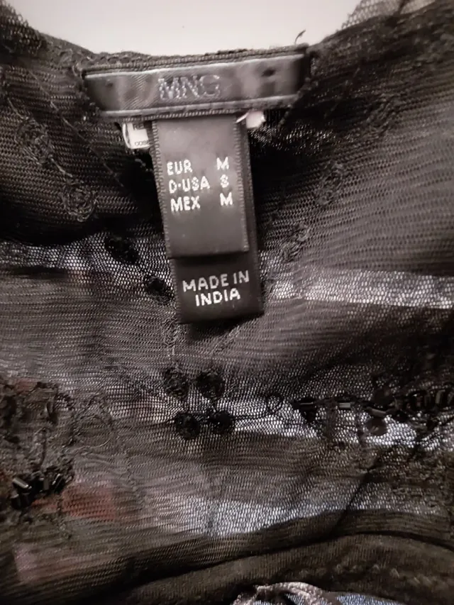 5€ cada prenda . Completamente nuevos .