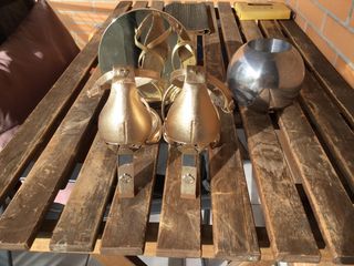 Sandalias de tacón Martinelli doradas NUEVAS!