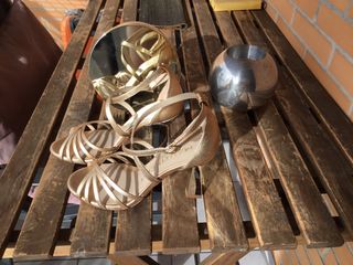 Sandalias de tacón Martinelli doradas NUEVAS!