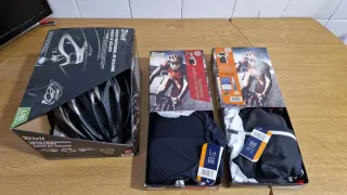 Lote Ciclismo: Casco, Maillot y Mallas