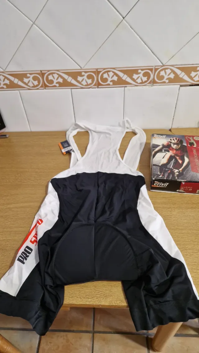 Lote Ciclismo: Casco, Maillot y Mallas