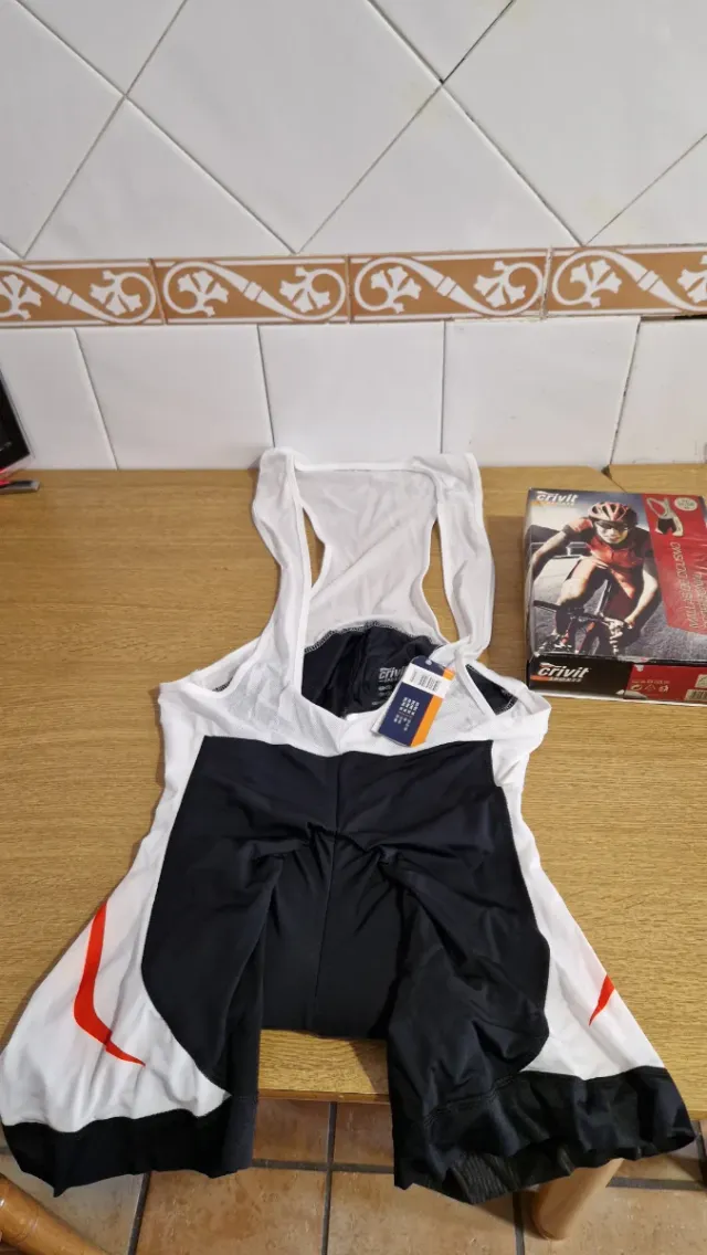 Lote Ciclismo: Casco, Maillot y Mallas