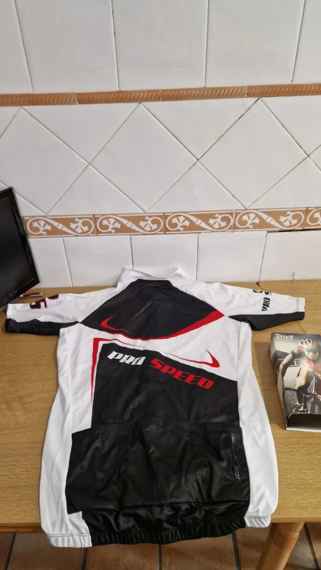Lote Ciclismo: Casco, Maillot y Mallas