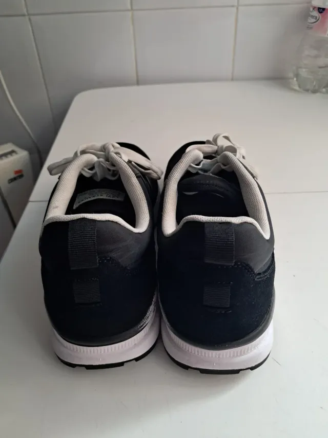 Zapatillas Levi's Negras y Blancas