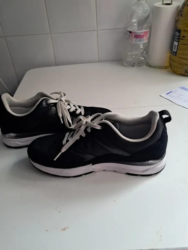 Zapatillas Levi's Negras y Blancas