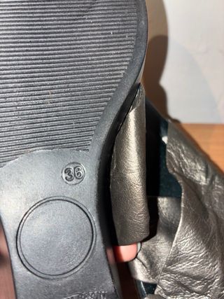 Sandalias cuña Mohino negras y plateadas