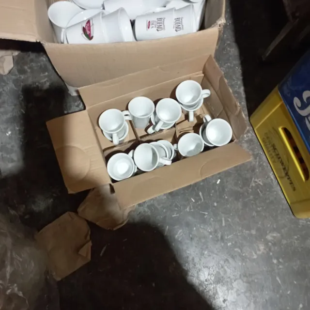 Tazas y platos de cerámica Paquillo