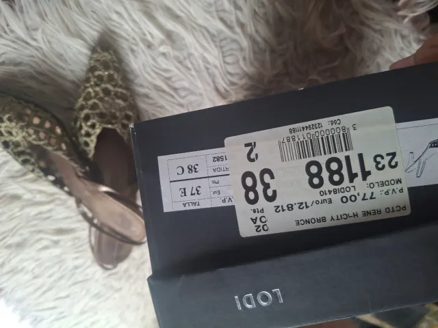 Conjunto bolso y zapatos fiesta oro