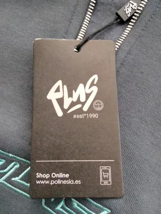 Sudadera gris con cremallera y logo