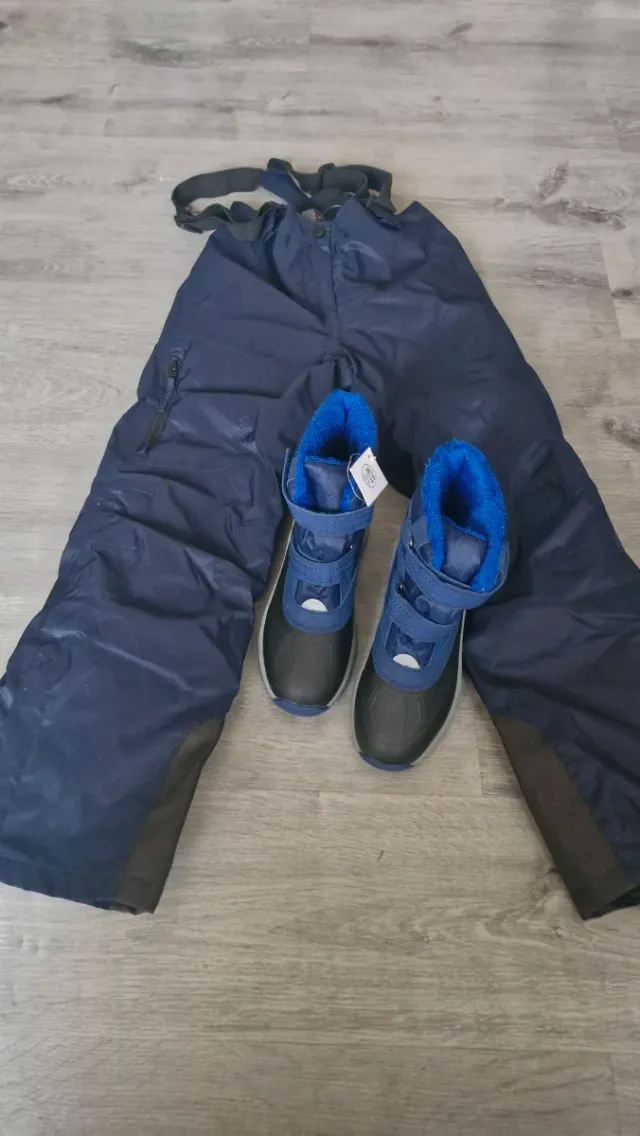 Conjunto pantalón y botas nieve niño