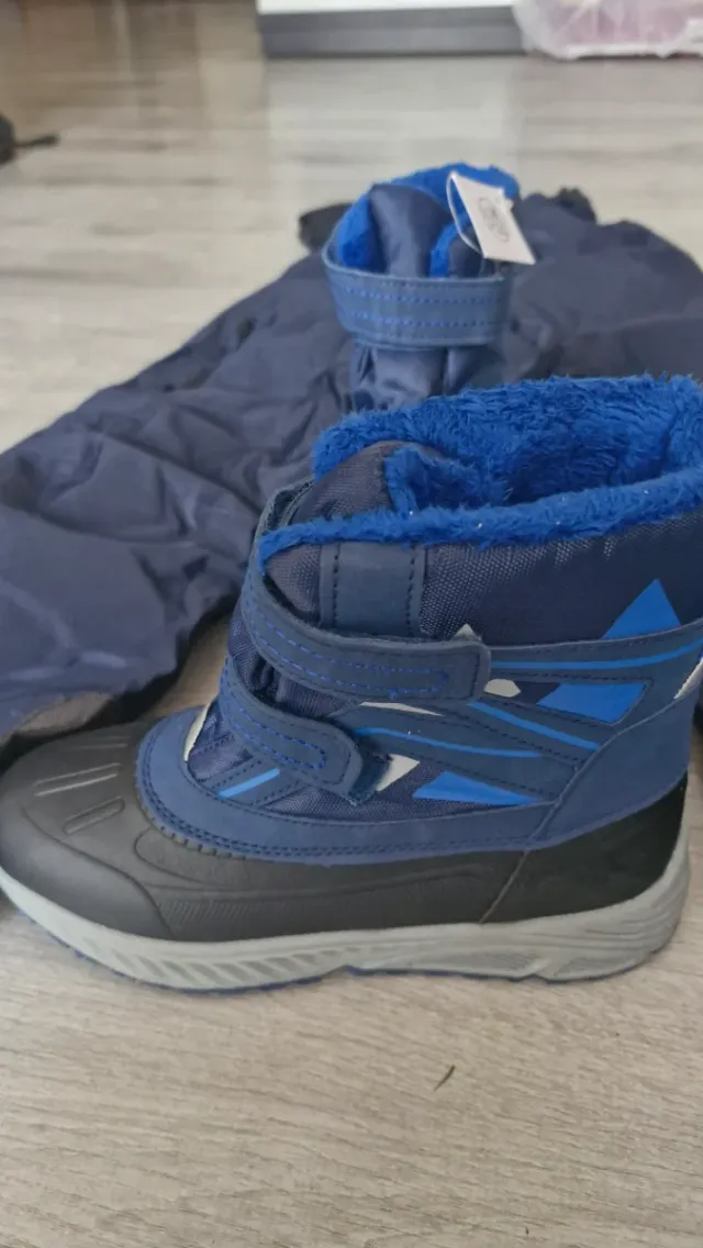 Conjunto pantalón y botas nieve niño