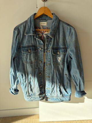 Cazadora vaquera bordada