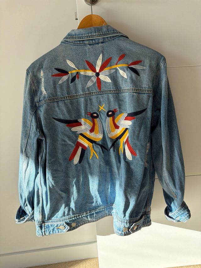 Cazadora vaquera bordada