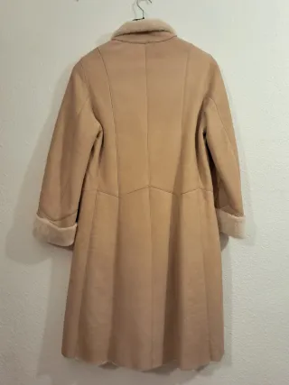 Abrigo piel vuelta beige