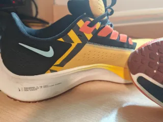 Zapatillas Nike Negras y Amarillas