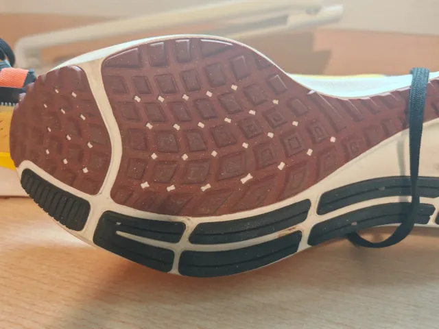 Zapatillas Nike Negras y Amarillas