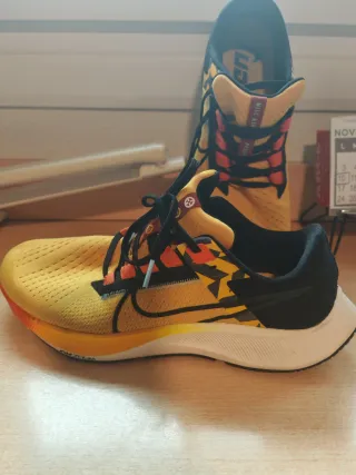 Zapatillas Nike Negras y Amarillas