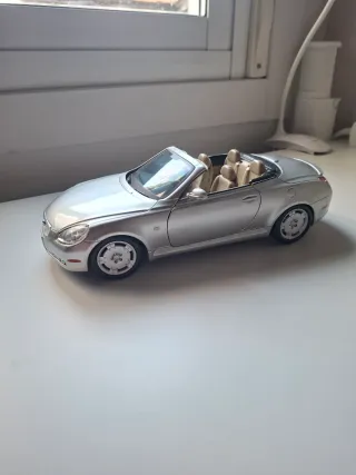 Coche Lexus SC430 a escala