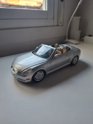 Coche Lexus SC430 a escala