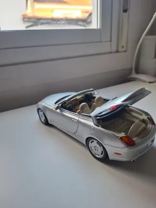 Coche Lexus SC430 a escala
