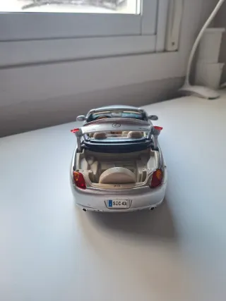 Coche Lexus SC430 a escala