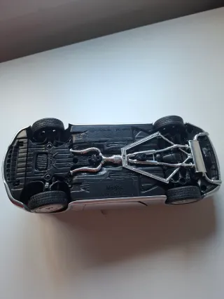 Coche Lexus SC430 a escala