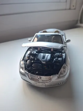 Coche Lexus SC430 a escala