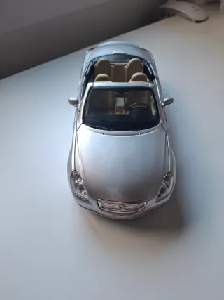 Coche Lexus SC430 a escala