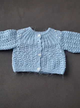 Jersey bebé tejido a mano azul