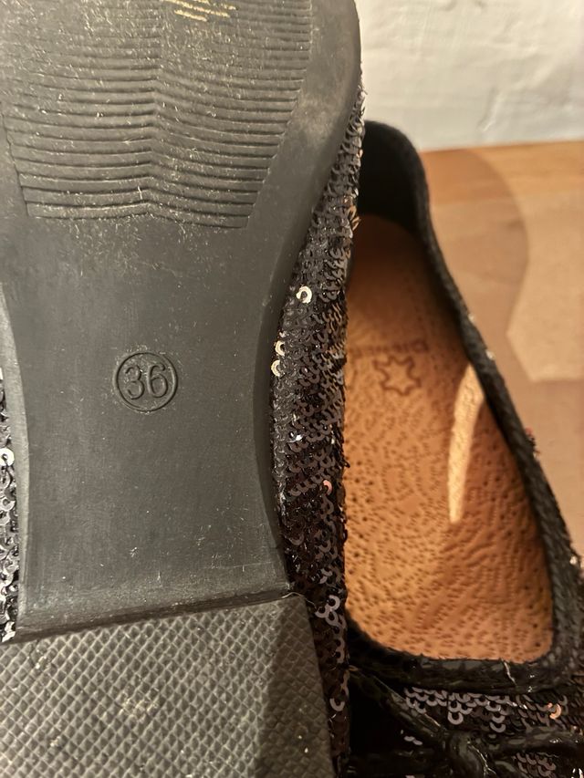 Zapatos planos negros con lentejuelas