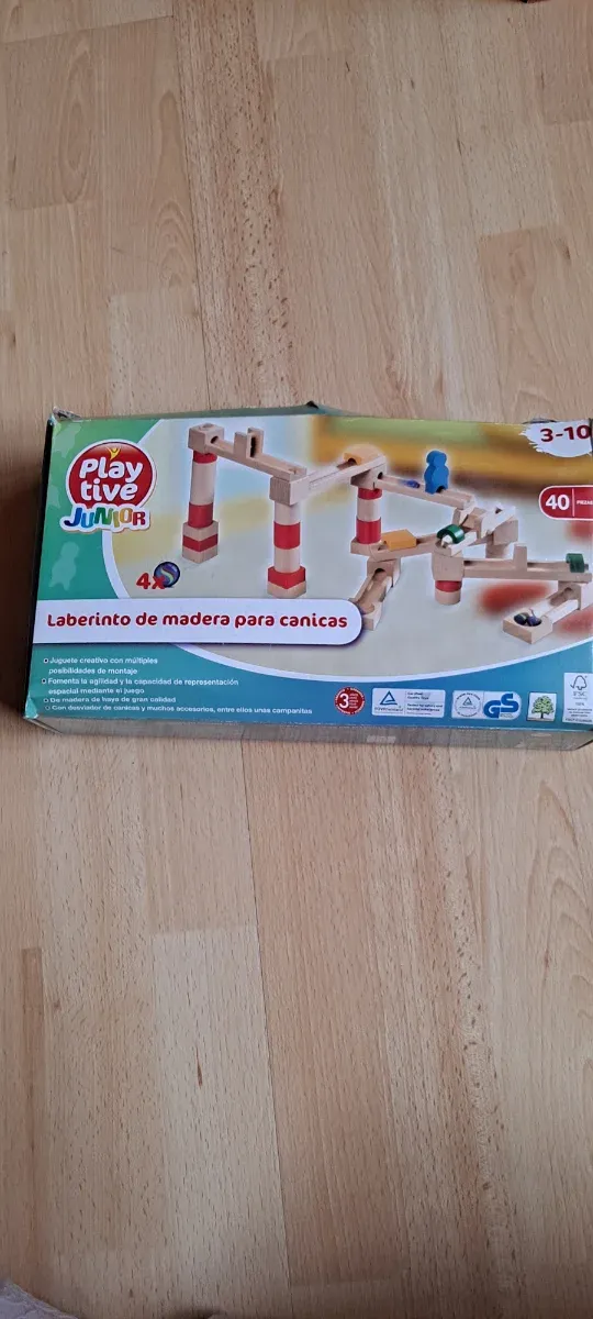 Laberinto de madera para canicas
