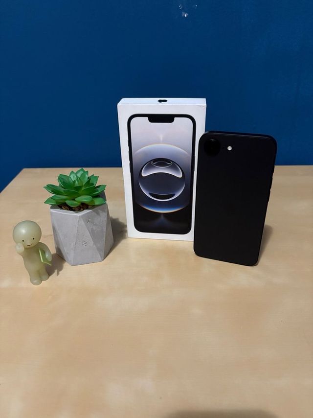 iPhone 16e 100% Batería