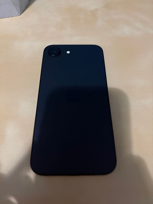 iPhone 16e 100% Batería