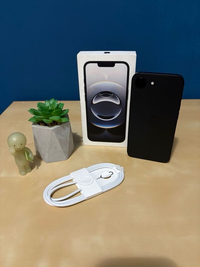 iPhone 16e 100% Batería