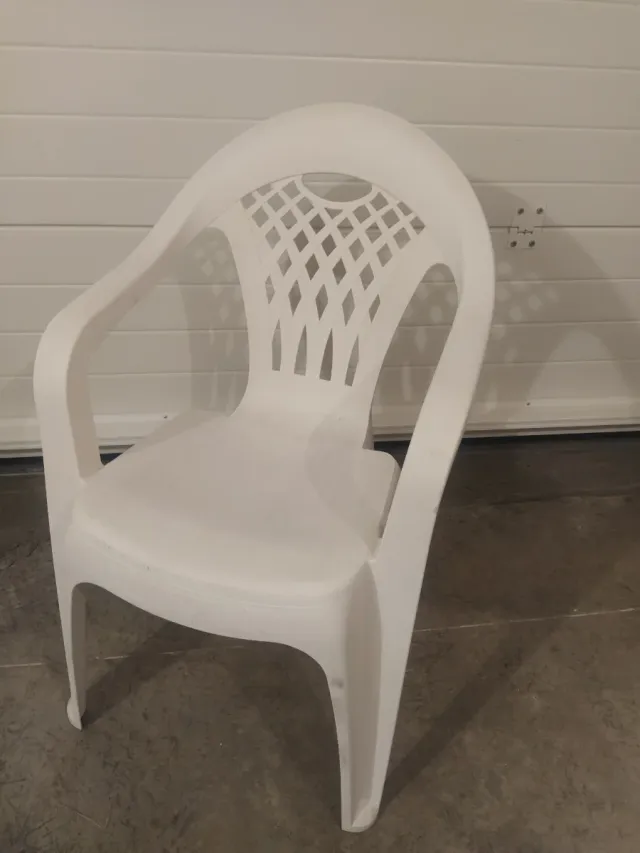 Butaca exterior blanca de plástico