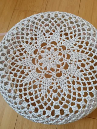 Cestino uncinetto decorato con nastri