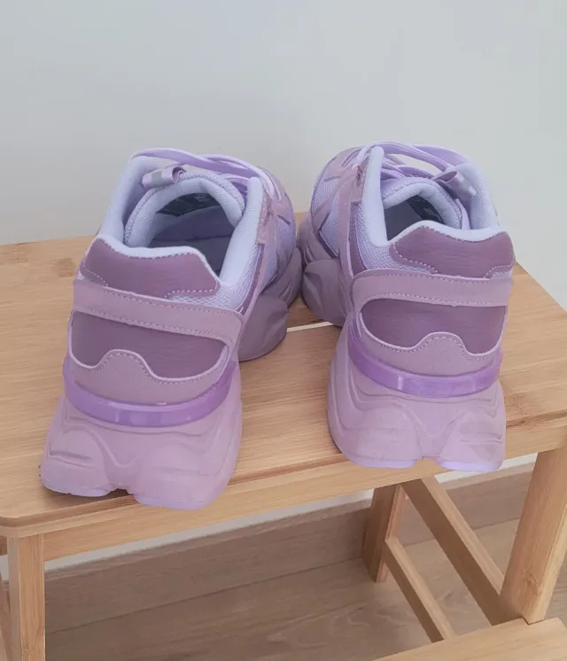 Deportivas lilas nuevas