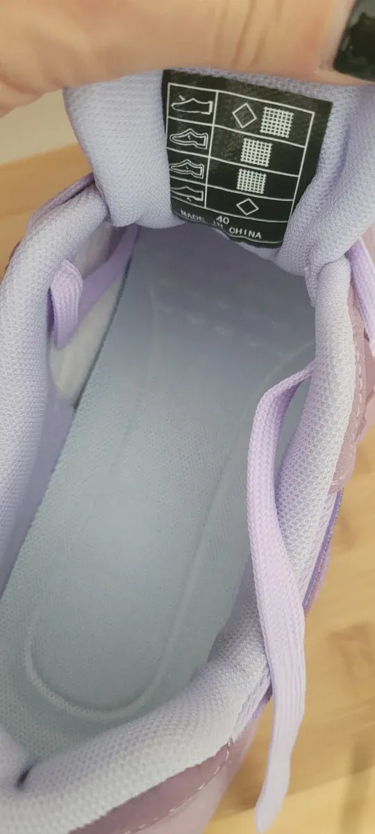 Deportivas lilas nuevas