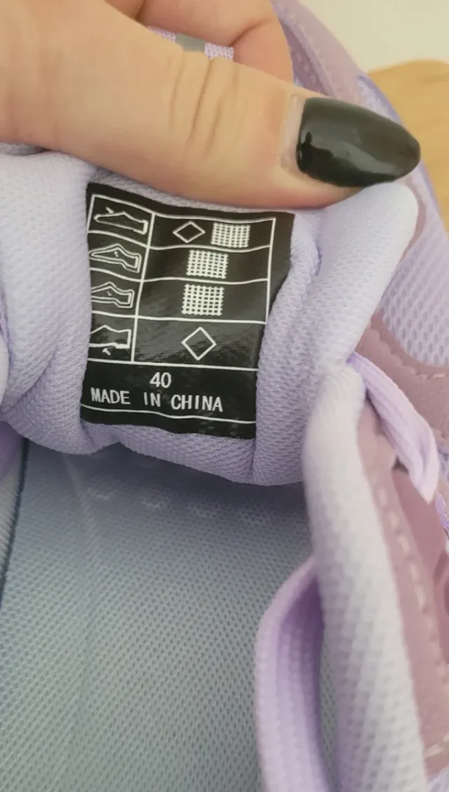 Deportivas lilas nuevas