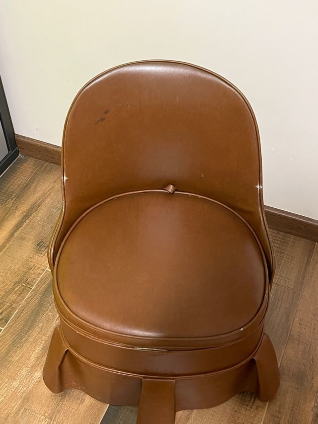 Butaca marrón polipiel