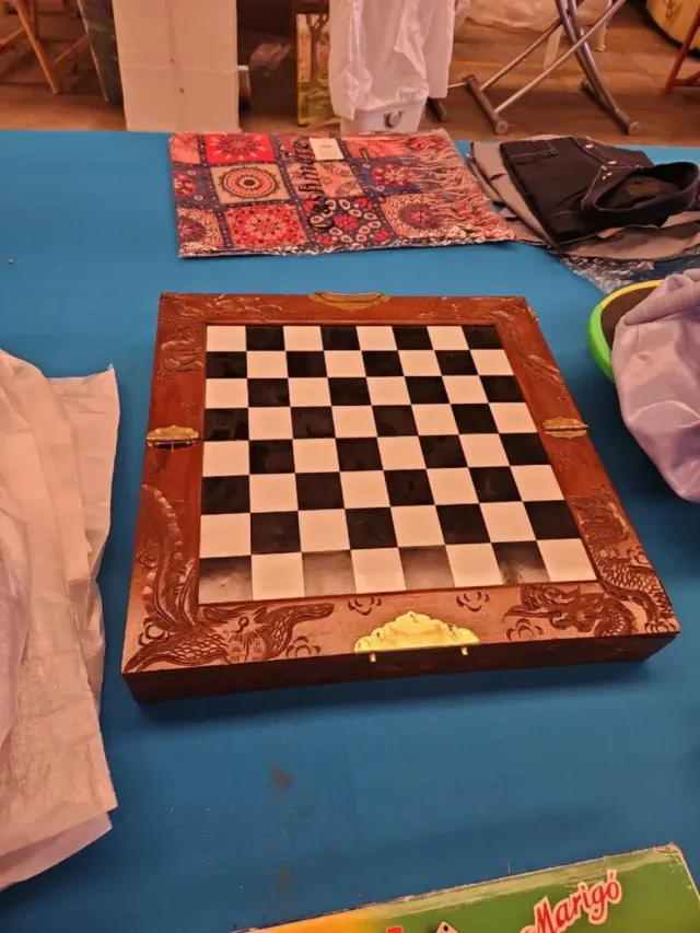 Ajedrez de mesa con piezas de jade