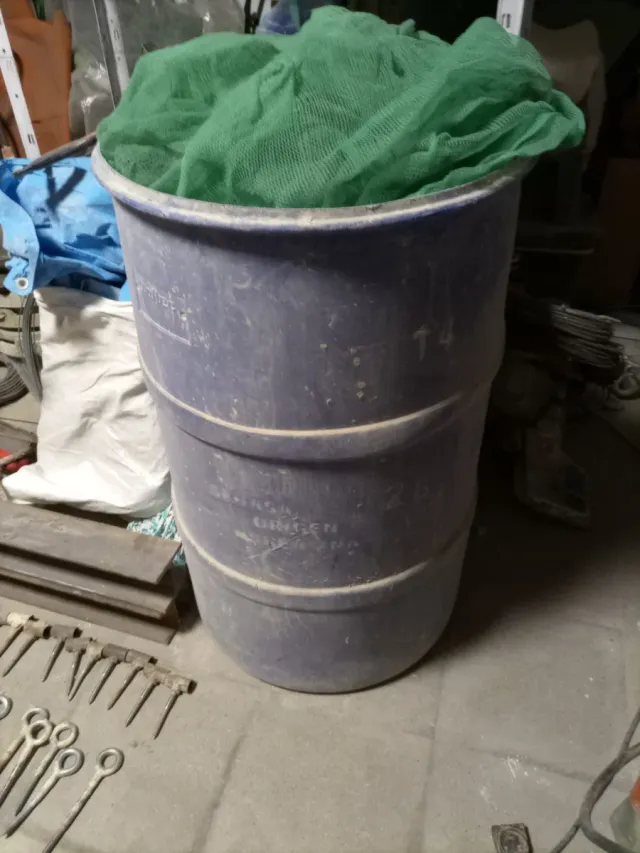 Bidón de plástico azul