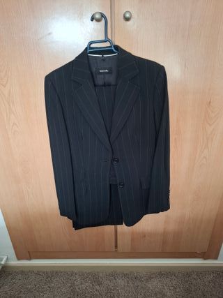 Traje de chaqueta negro con raya diplomática