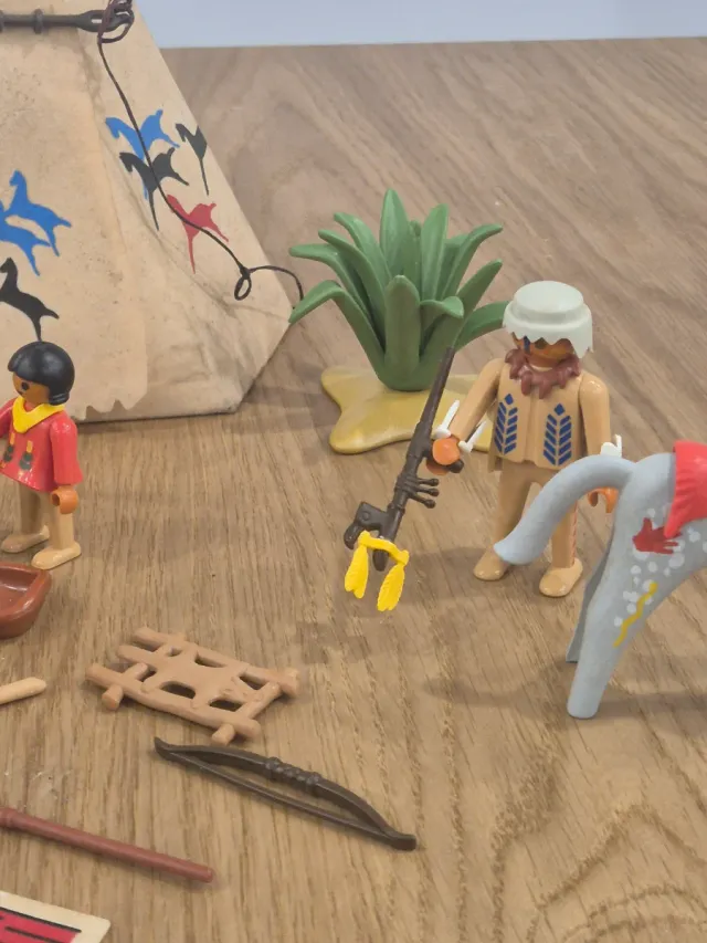 Playmobil Tipi y Figuras Indias